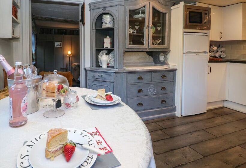 The Old Clock Makers