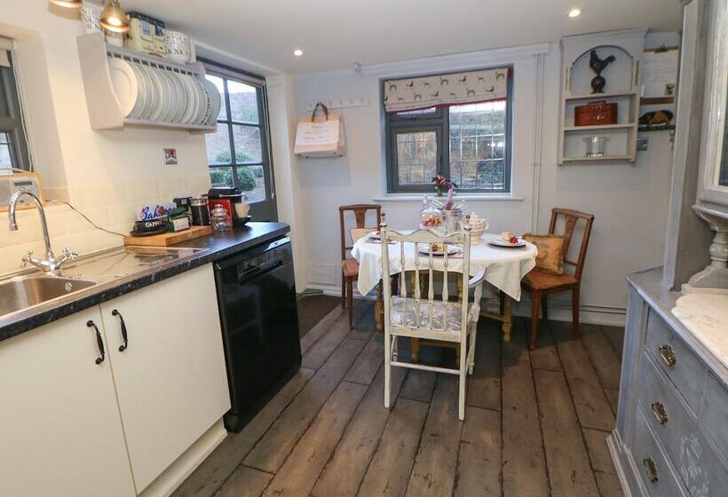 The Old Clock Makers