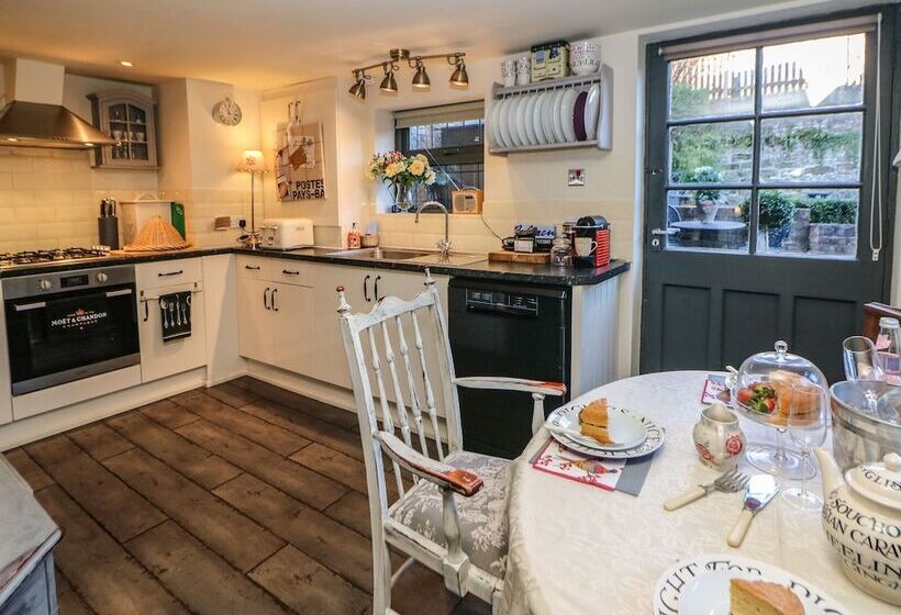 The Old Clock Makers