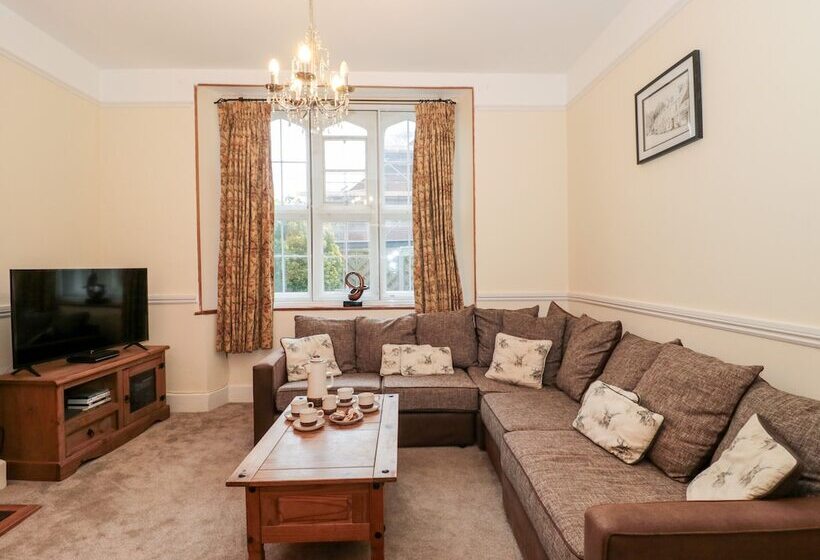 3 Old Police Station