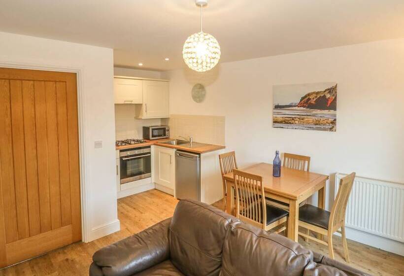 6 Malthouse Court