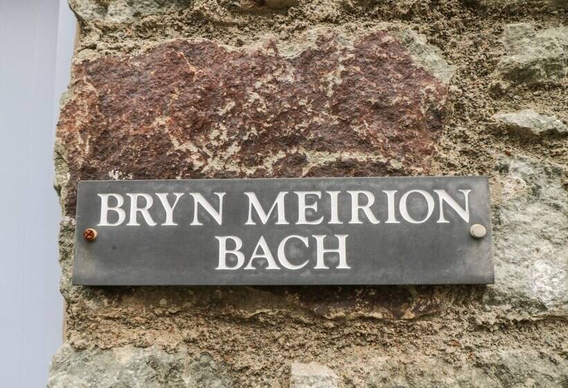 Bryn Meirion Bach