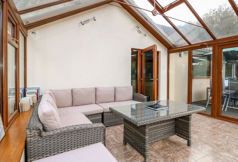 Dragonfly Lodge