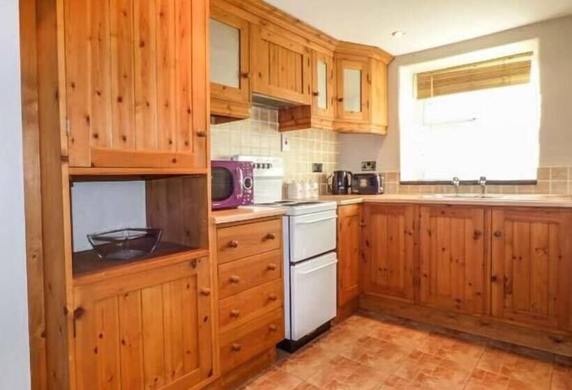 Garreg Wen Isaf Bach