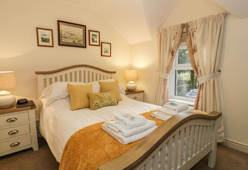 Glanyrafon Cottage