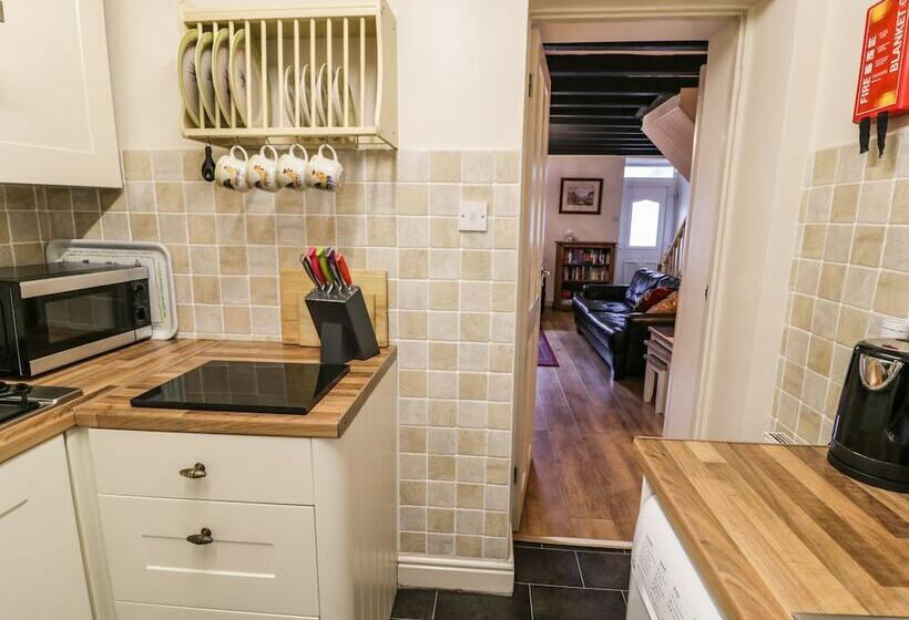 Glanyrafon Cottage