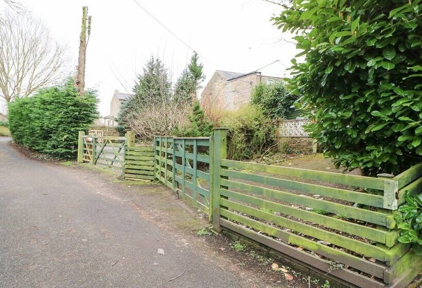 Hollie Cottage