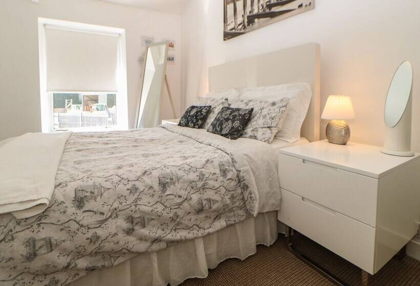 Hollie Cottage