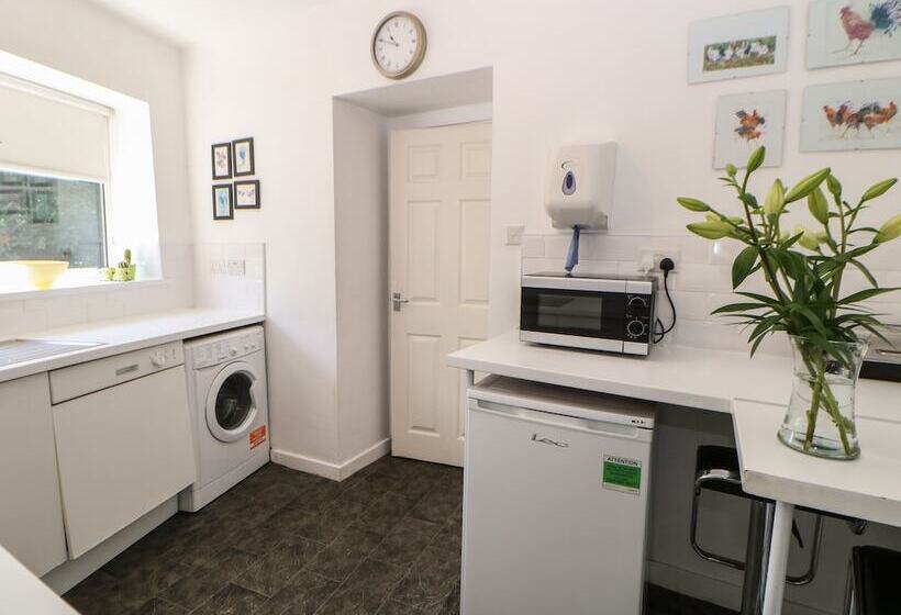 Hollie Cottage