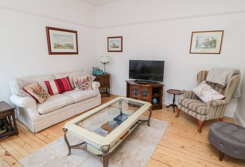 Iona 10 Palace Street East