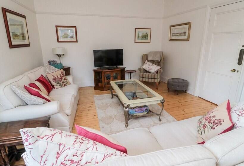 Iona 10 Palace Street East