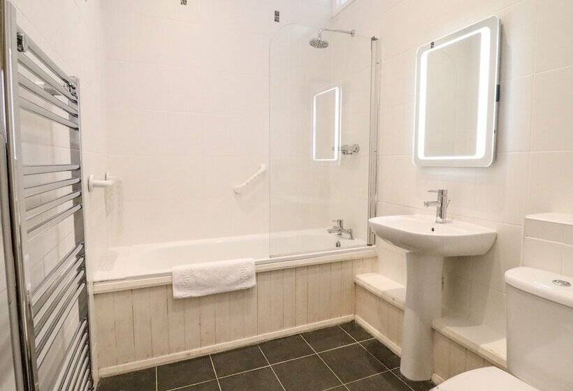 Maritime Mews, 6 The Oakleys