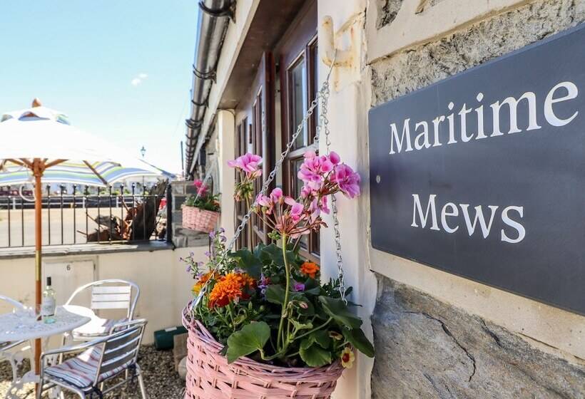 Maritime Mews, 6 The Oakleys