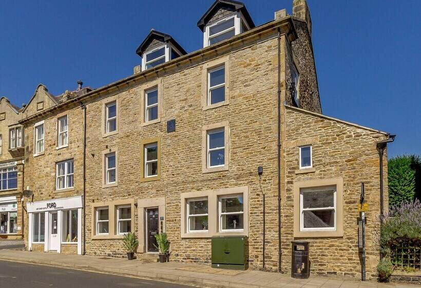 Queen Elizabeth Suite