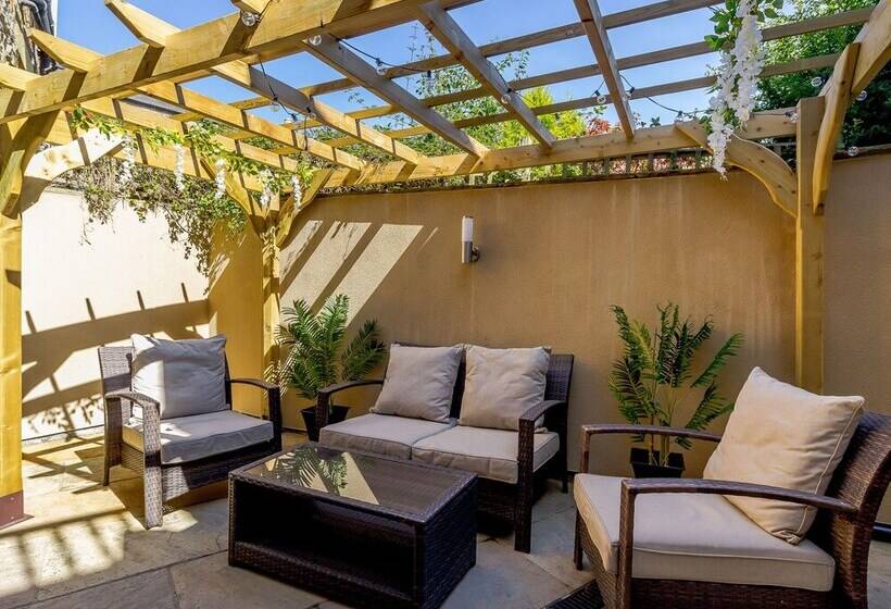 Queen Elizabeth Suite