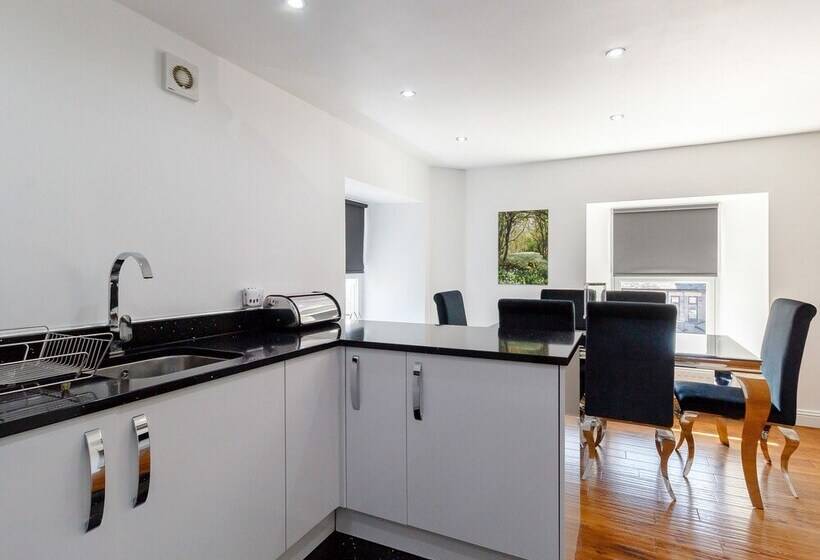 Queen Elizabeth Suite