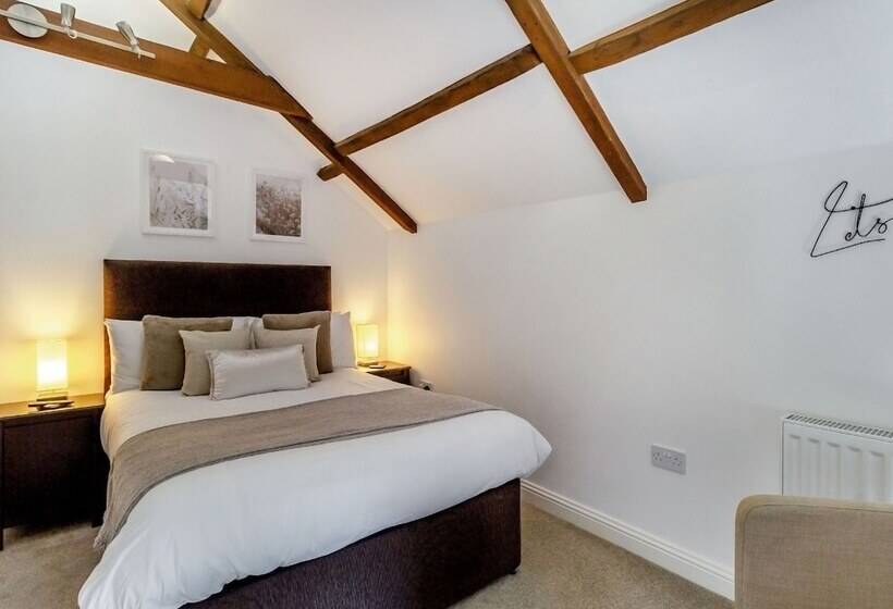 Queen Victoria Suite