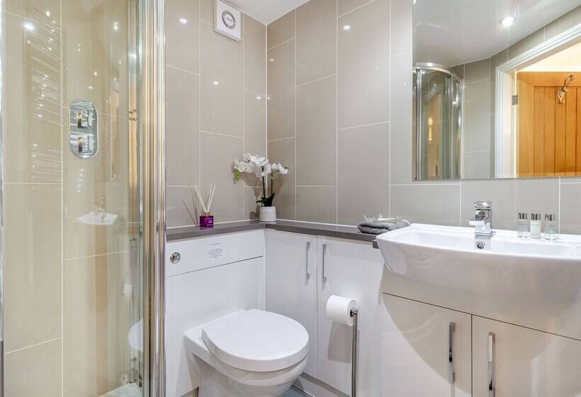 Queen Victoria Suite