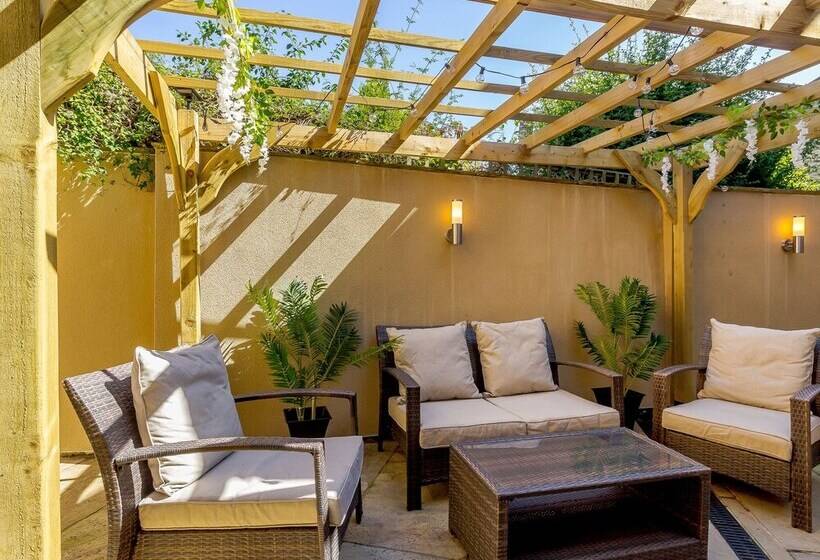 Queen Victoria Suite