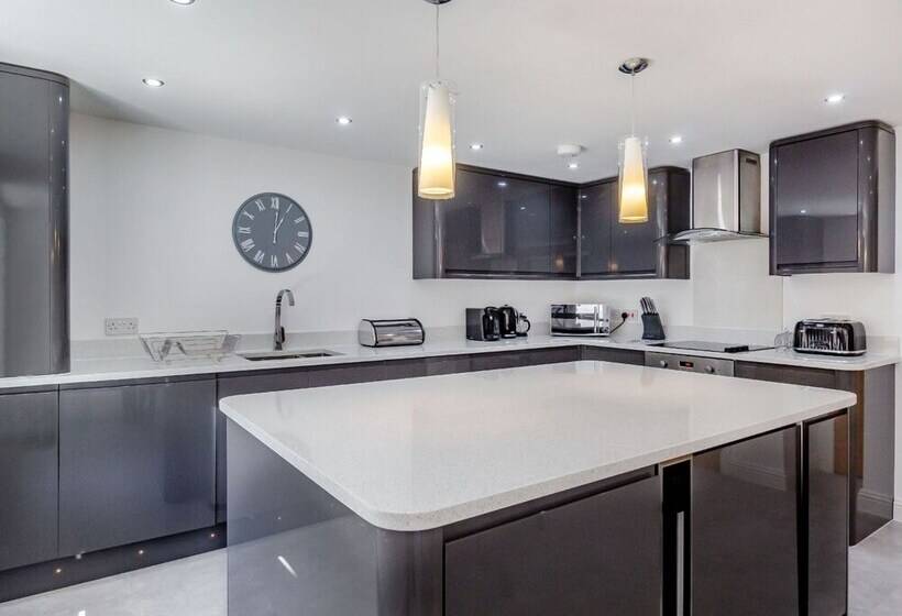 Queen Victoria Suite