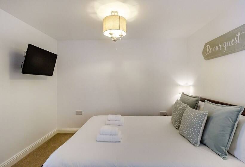 Queen Victoria Suite