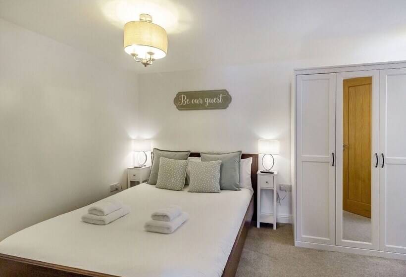 Queen Victoria Suite