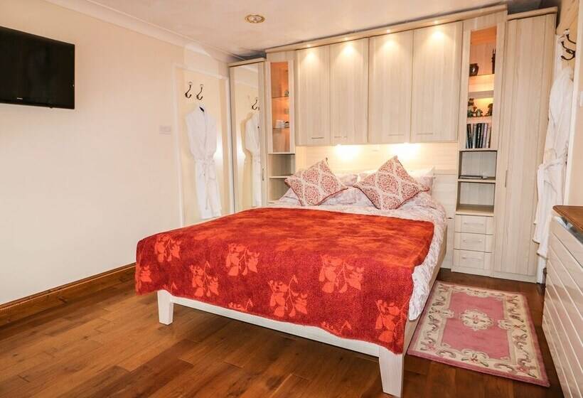 The Annex At 60 Rectory Lane