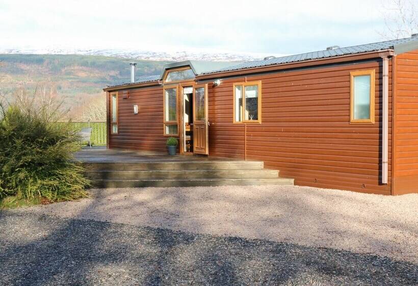 The Four Oaks Chalet