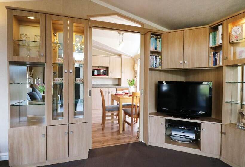 The Four Oaks Chalet