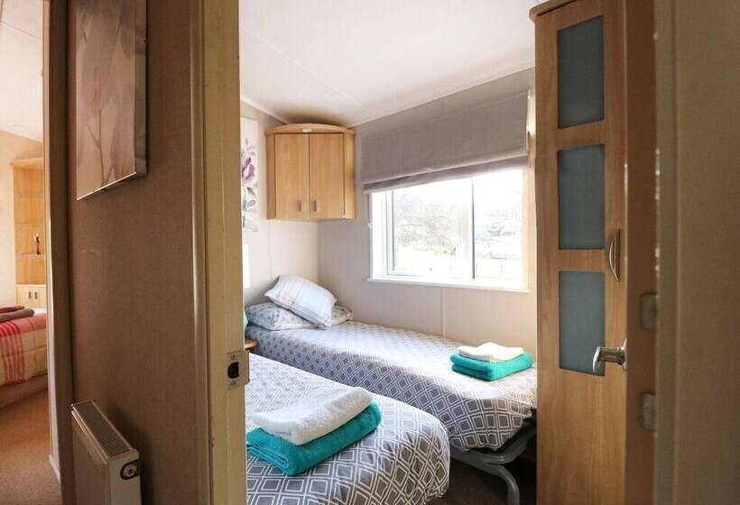 The Four Oaks Chalet