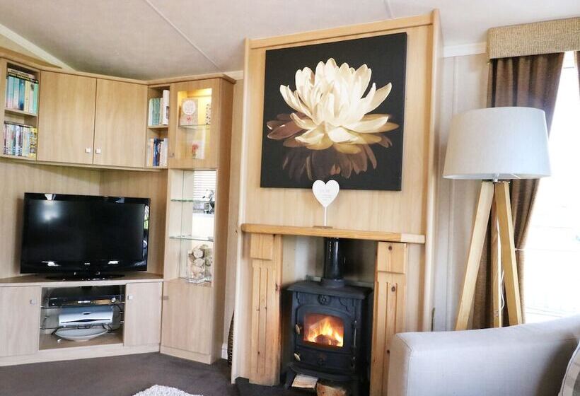 The Four Oaks Chalet