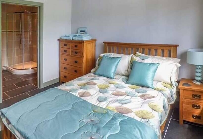 The Lodge, Lower Trefedw