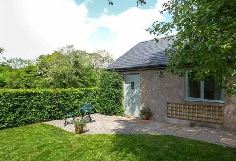 The Lodge, Lower Trefedw