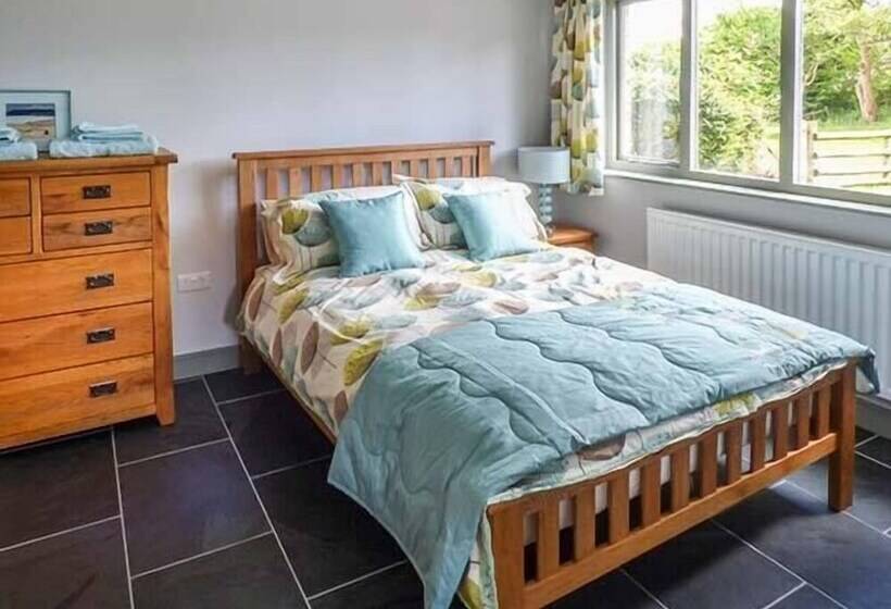 The Lodge, Lower Trefedw