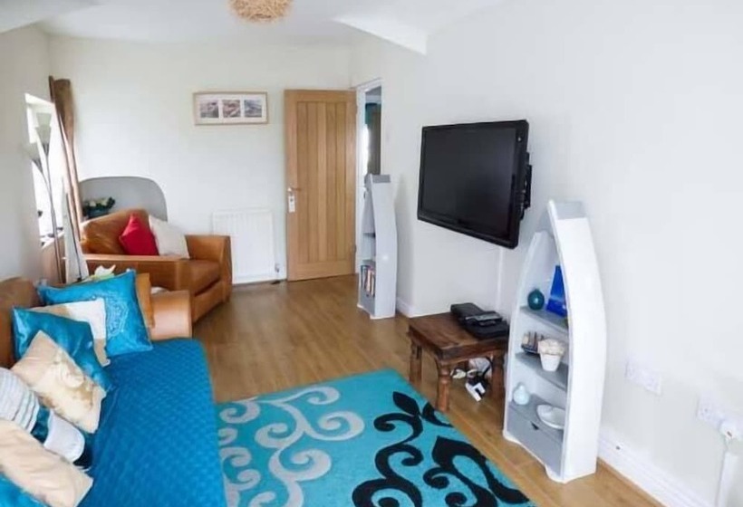 Ty R Enfys Bach Upper