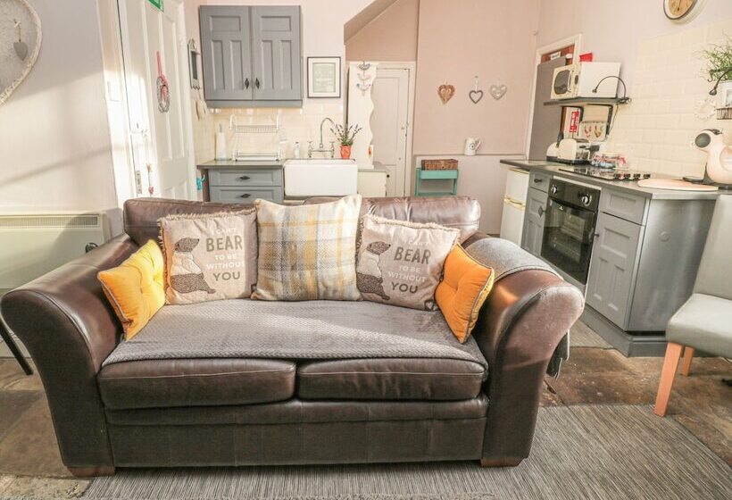 West Wing Cottage