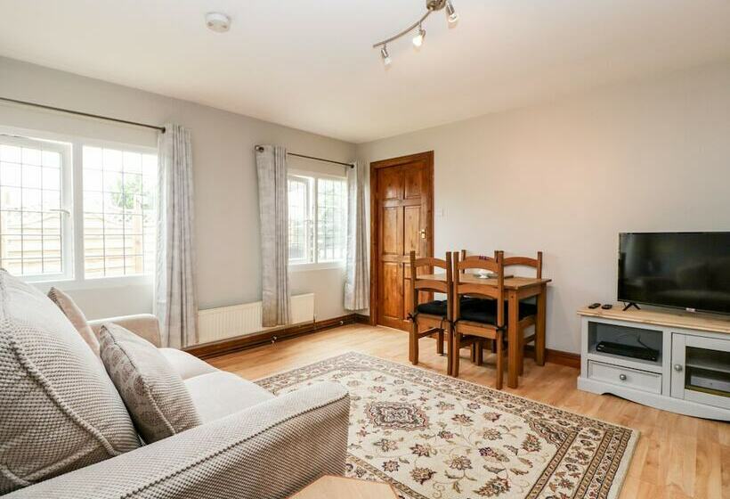 Wisteria Chalet