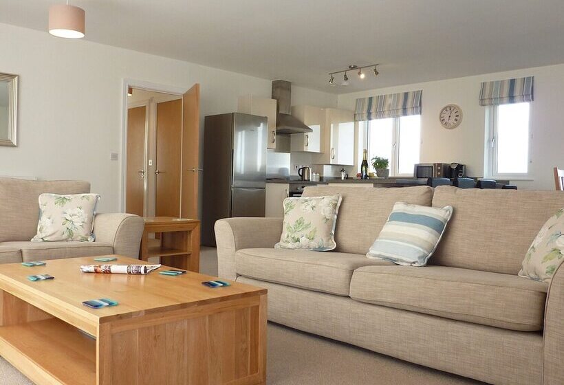 28 Clock Tower Court