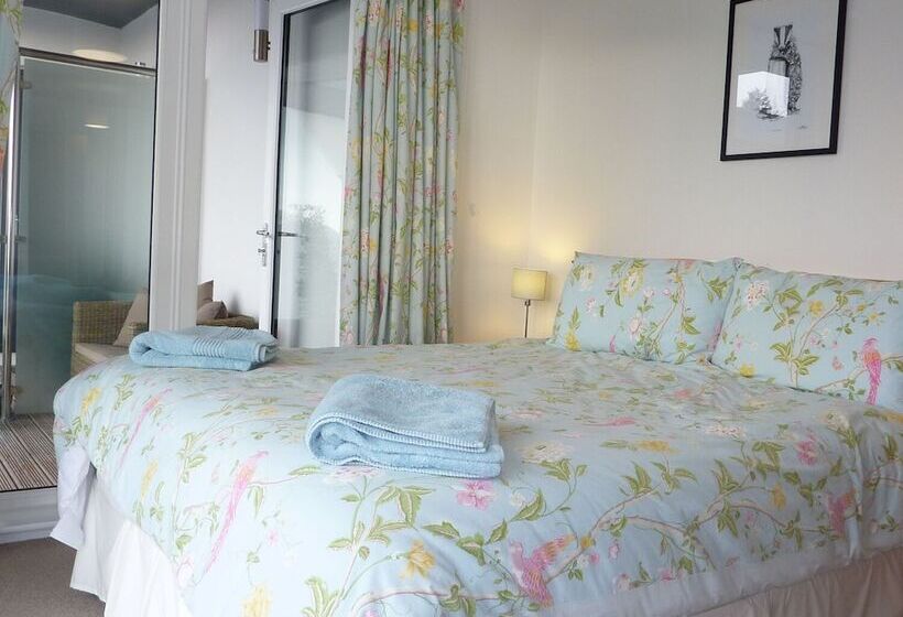 28 Clock Tower Court