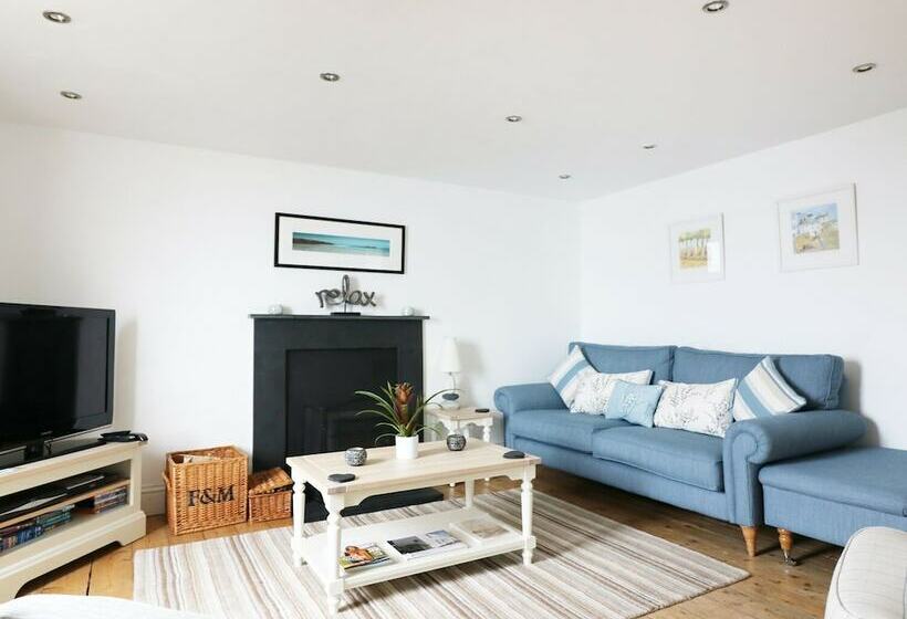 4 Coastguard Cottages