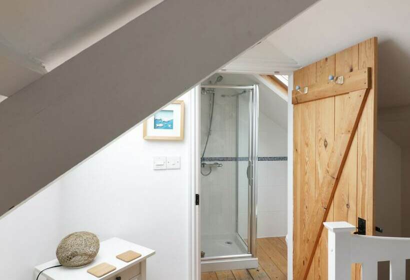 4 Coastguard Cottages