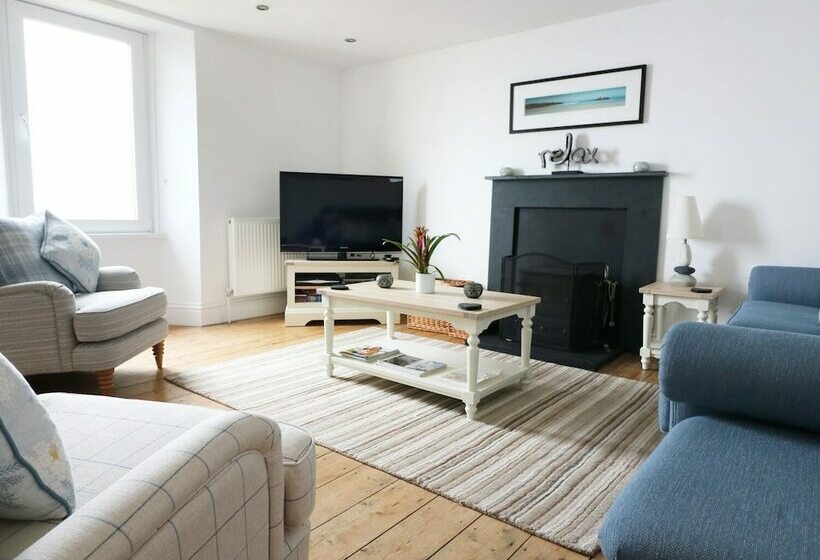 4 Coastguard Cottages