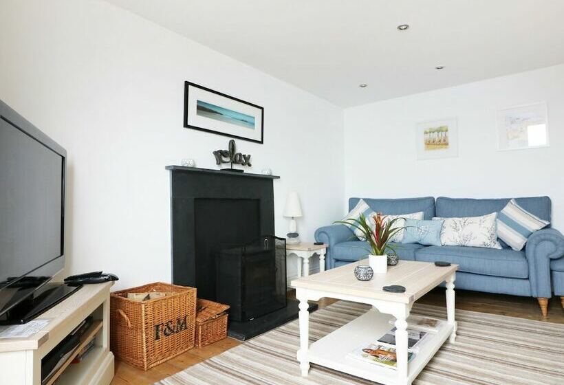 4 Coastguard Cottages