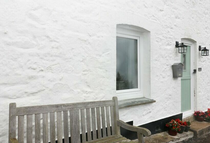 4 Coastguard Cottages