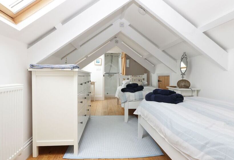 4 Coastguard Cottages