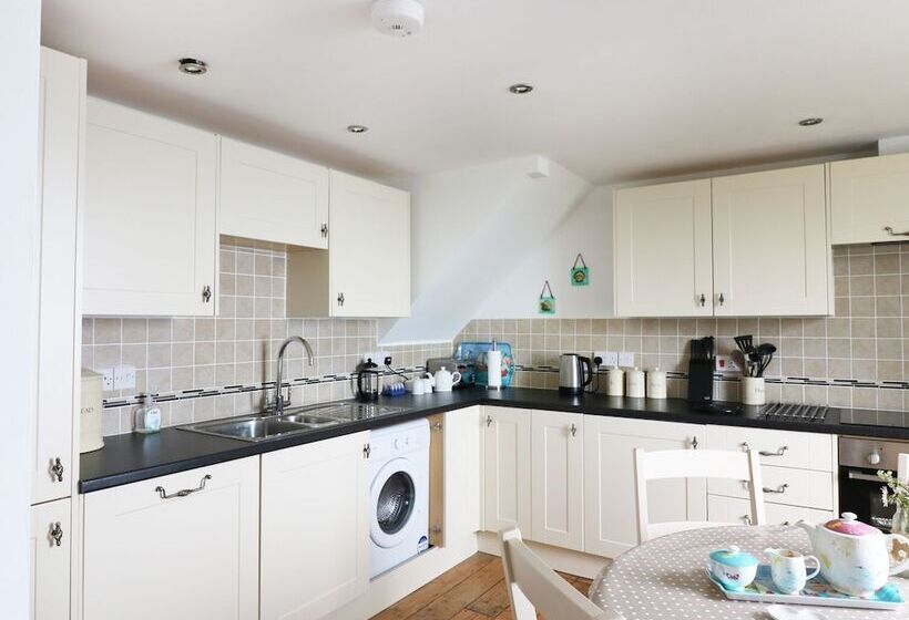 4 Coastguard Cottages