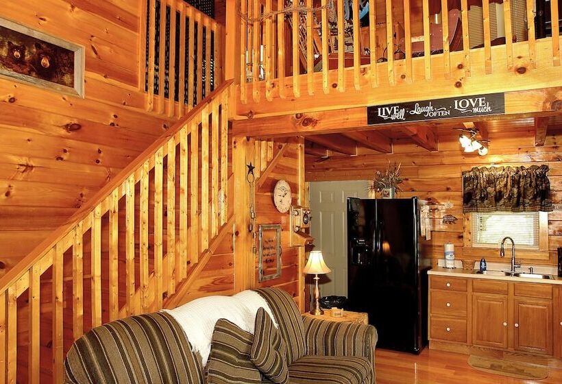 A Bit Of Heaven   2 Bedrooms, 2 Baths, Sleeps 8 Cabin By Redawning
