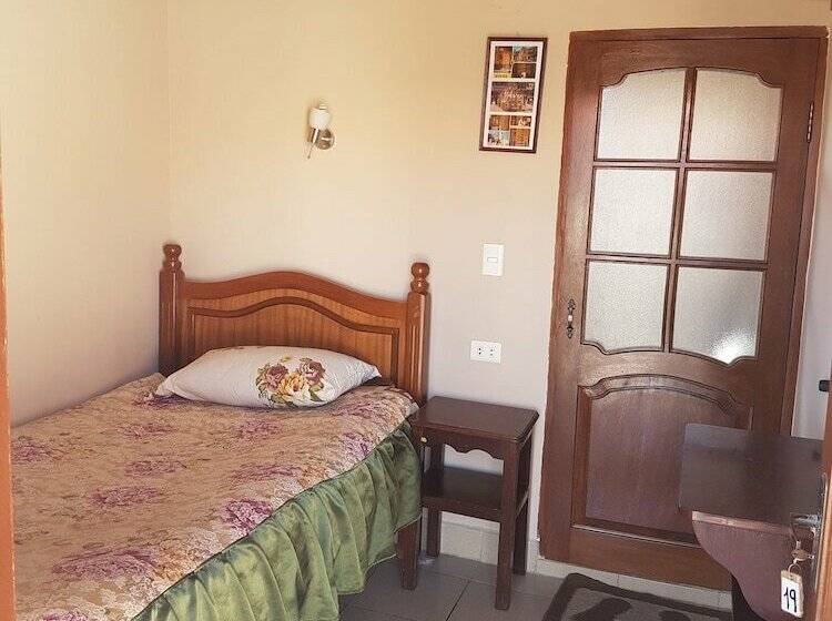 Alojamiento El Turista   Hostel