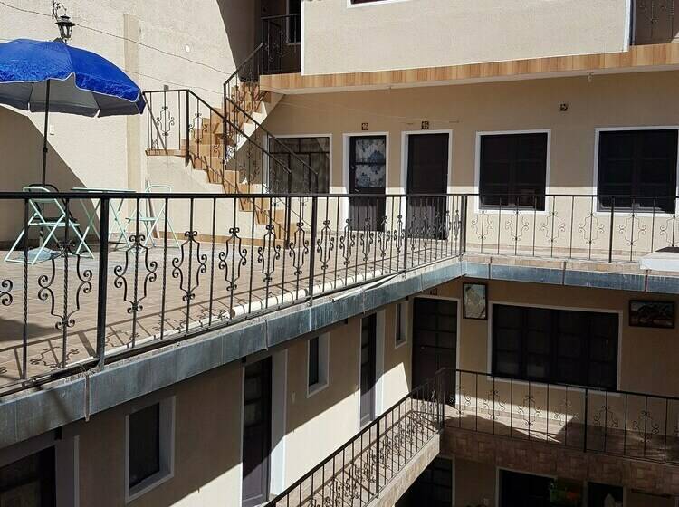 Alojamiento El Turista   Hostel