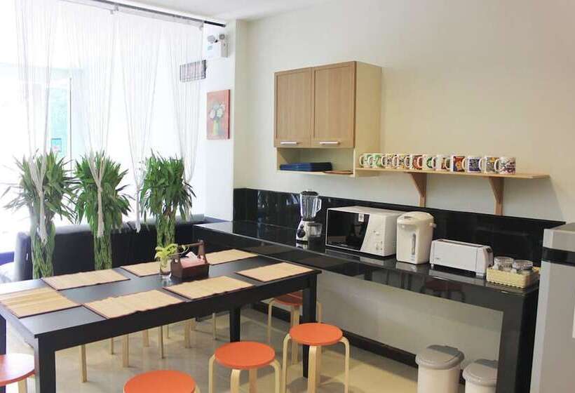 Ananas Phuket Central Hostel   Adults Only